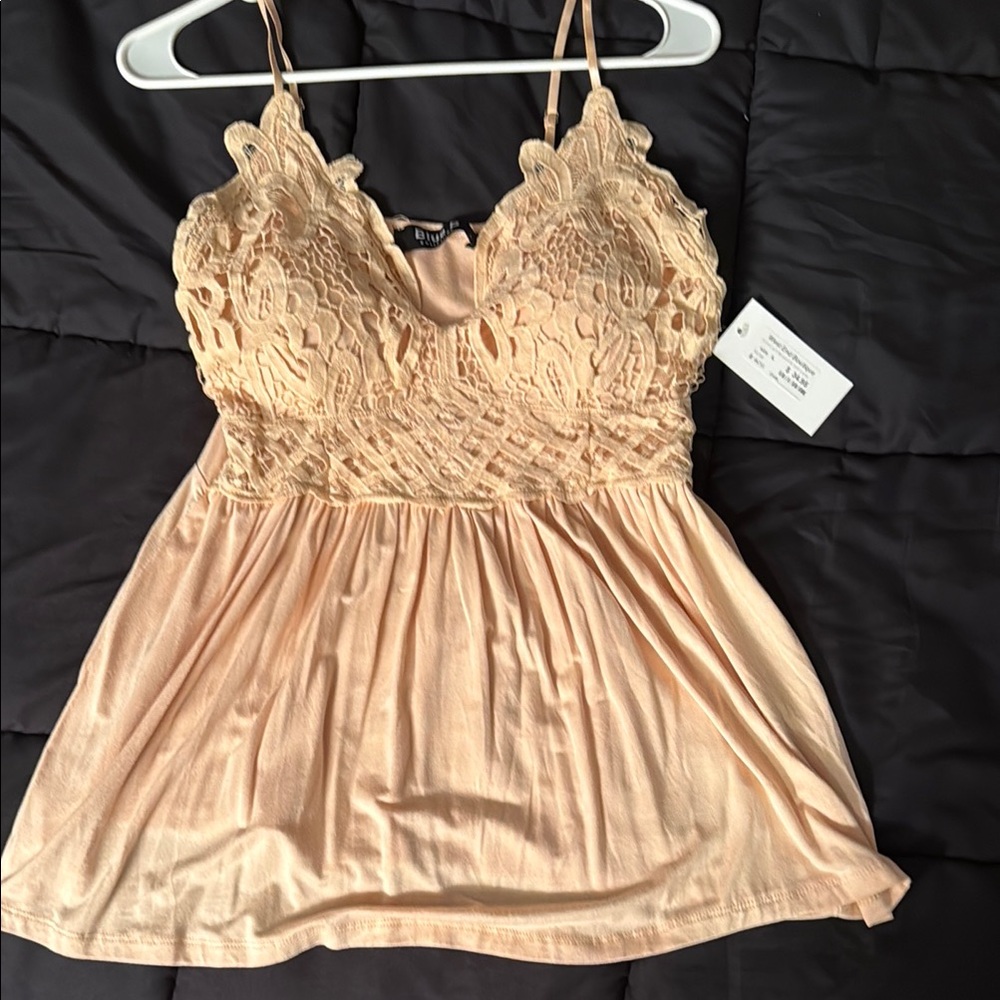 New camisole, tank top . Size L
Super cute